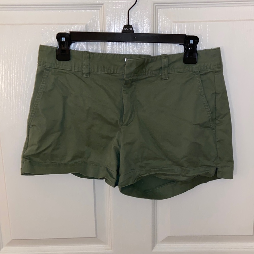 Army green Gap shorts, normal/mid rise. Size 4